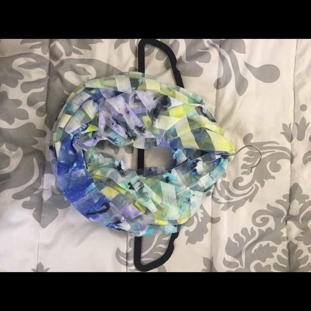 Multicolored scarf